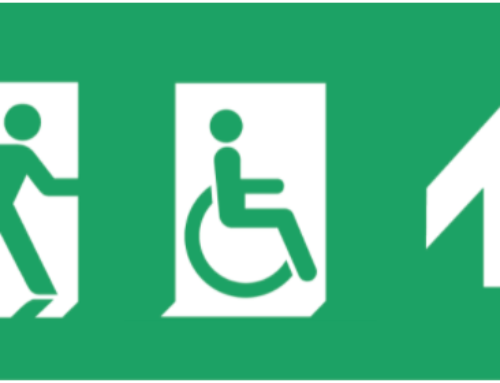 Welke wet- en regelgeving is er voor rolstoelen en vluchtwegaanduiding?